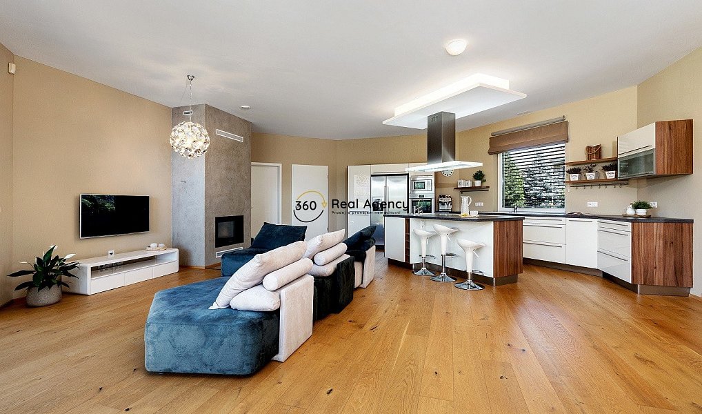 Prodej domu 214 m² s pozemkem 1 240 m², Trnová – náhled fotky 18