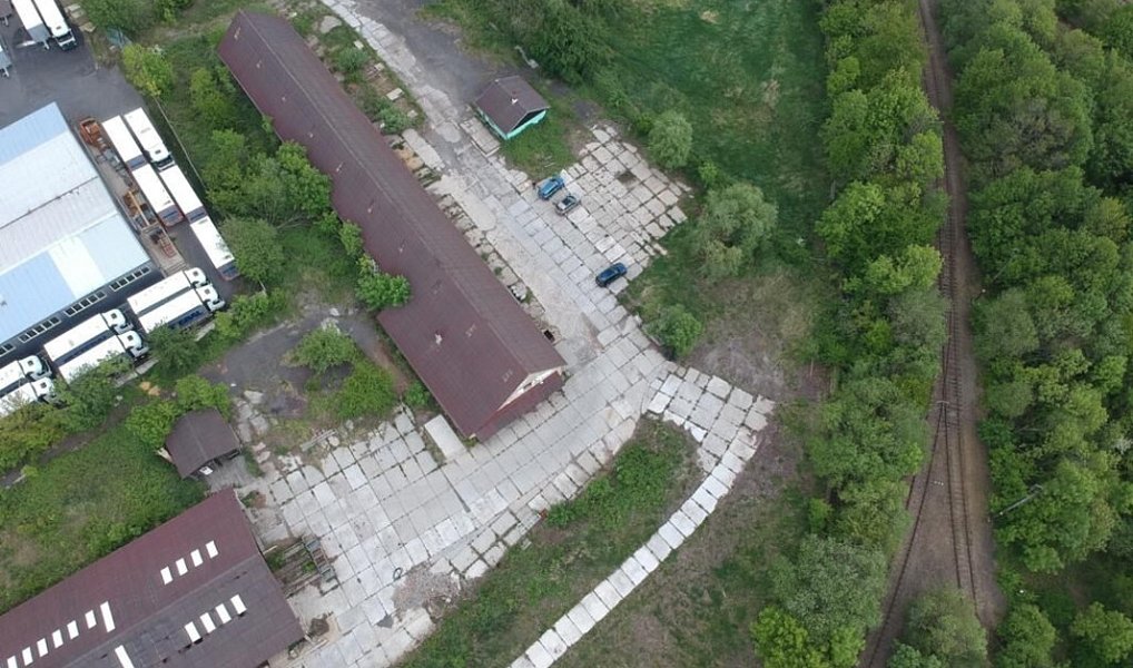 Prodej výrobních prostor 1 000 m², Dubí – náhled fotky 2