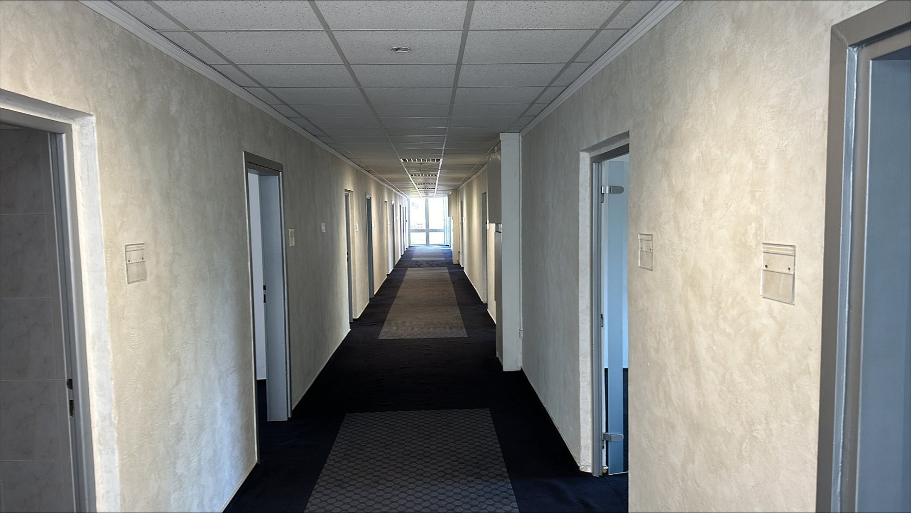 Pronájem kanceláře 363 m² – fotografie 4