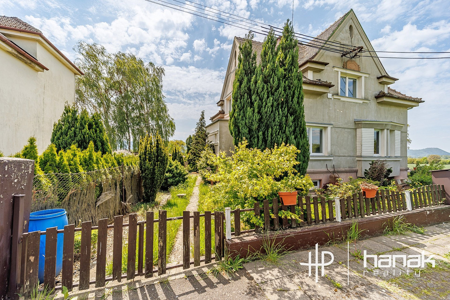Prodej domu 253 m² s pozemkem 615 m² – fotografie 2