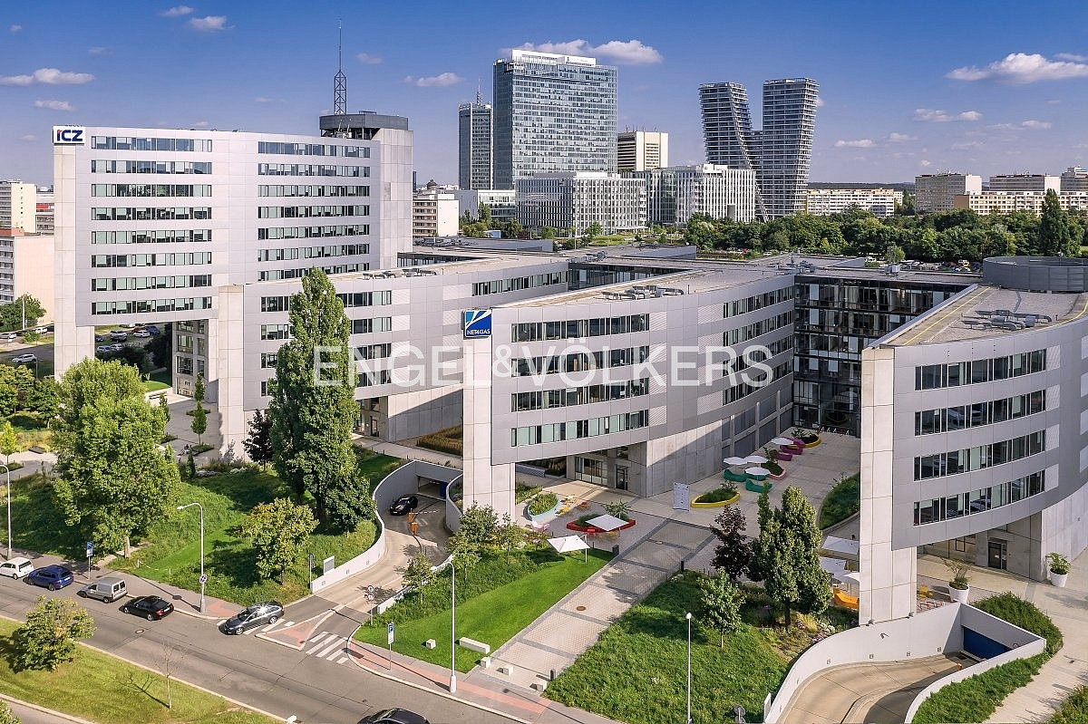 Commercial property, 372 m²