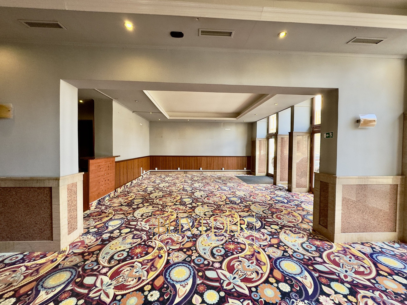 Pronájem obchodních prostor 280 m² – fotografie 2