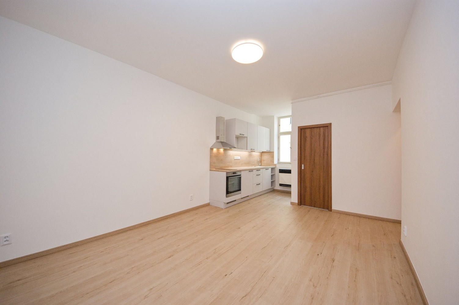 Pronájem bytu 1+kk 23 m² — photo 2