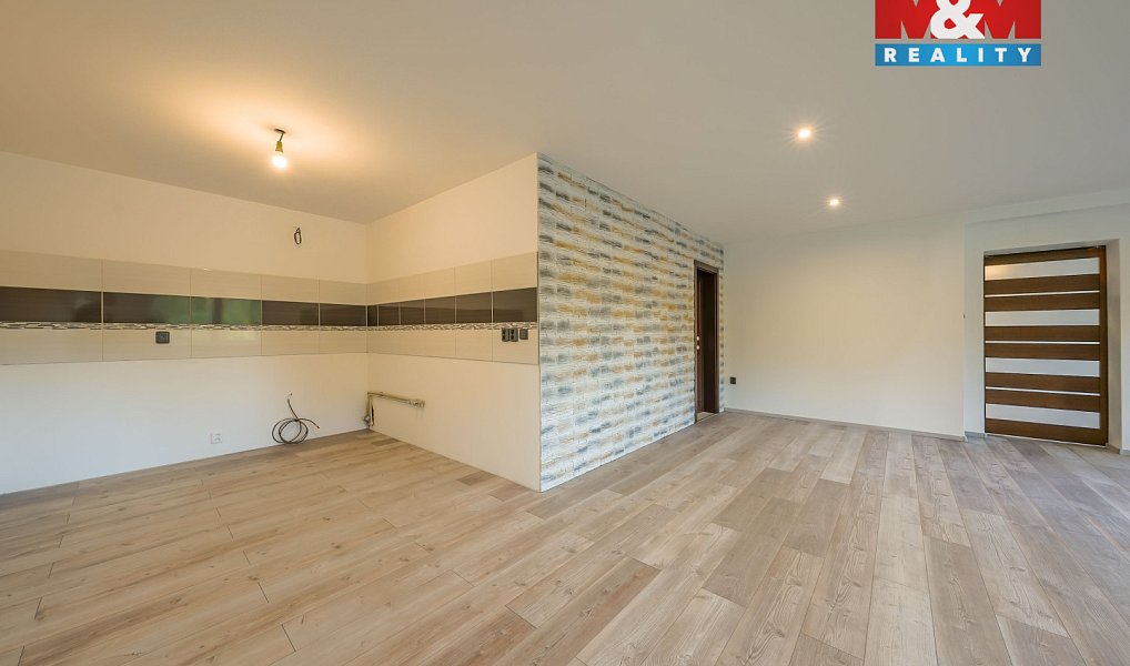 Prodej ubytovacího objektu 340 m², Janov nad Nisou – náhled fotky 14