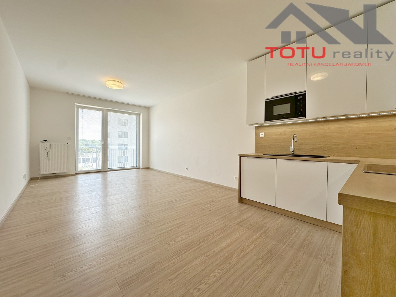 Pronájem bytu 3+kk 82 m² – fotografie 2