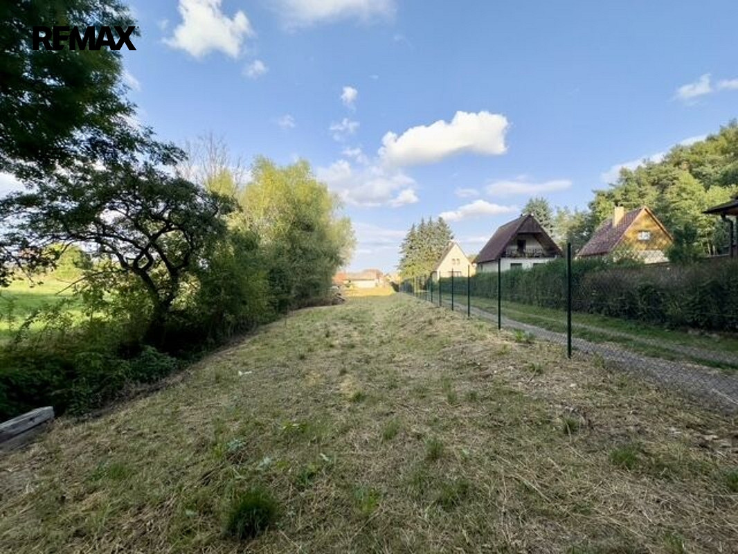 Prodej stavebního pozemku 1 794 m²