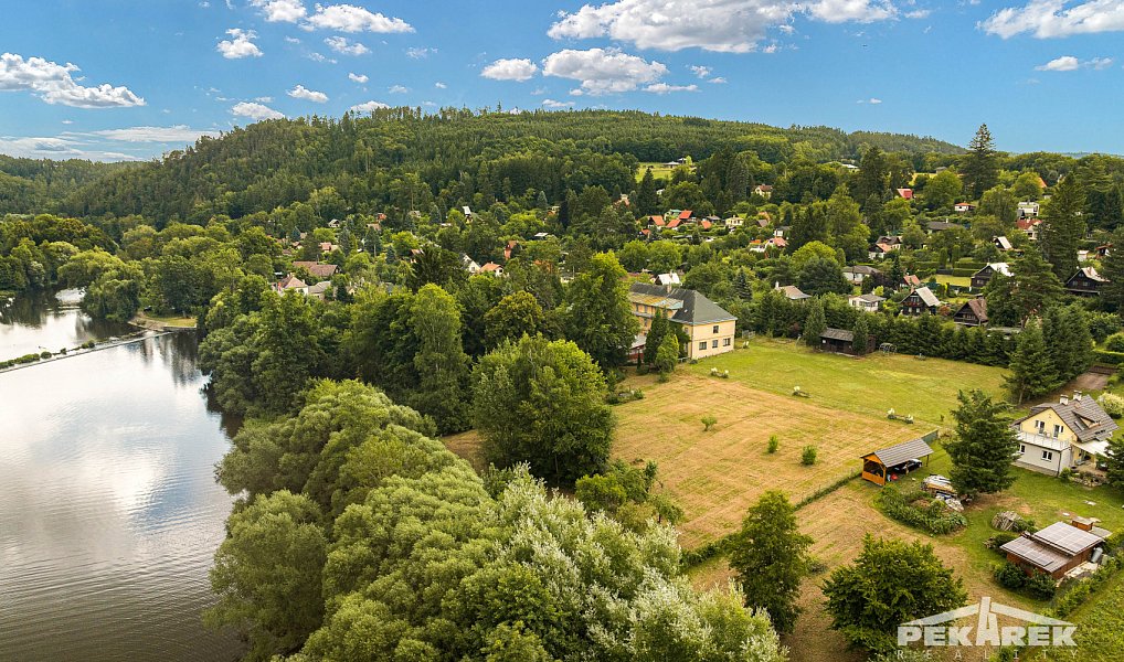 Prodej ubytovacího objektu 1 400 m², Samopše – náhled fotky 33