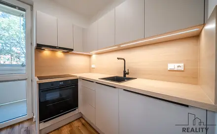 Prodej bytu 1+kk 28 m², Sokolovská, Ostrava - Poruba