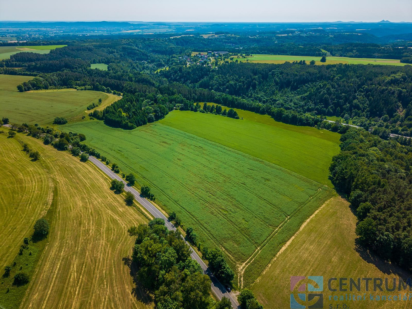 Prodej komerčního pozemku 97 400 m², Žďárek