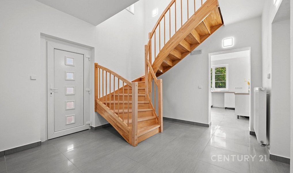 Prodej domu 252 m² s pozemkem 843 m², Ohrobec – náhled fotky 8