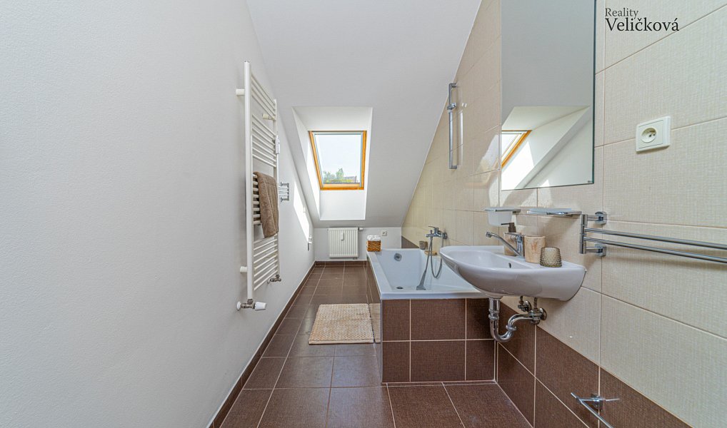 Prodej bytu 3+kk 75 m², Milovice – náhled fotky 12