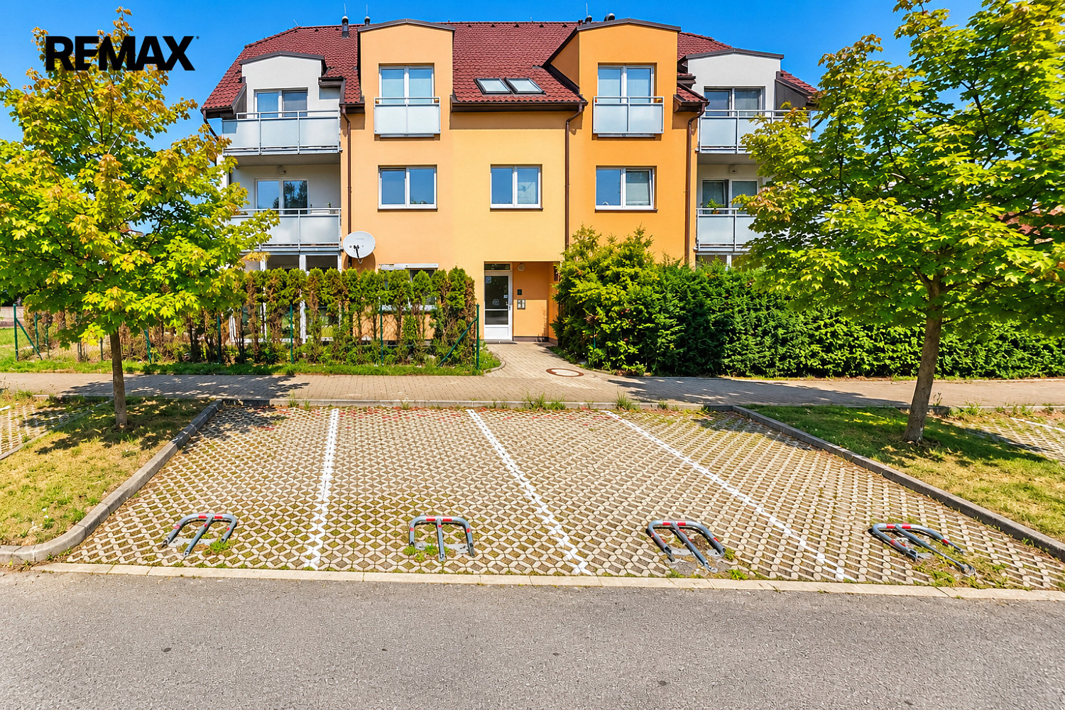 Pronájem parkovacího stání, 12 m2, Praha
