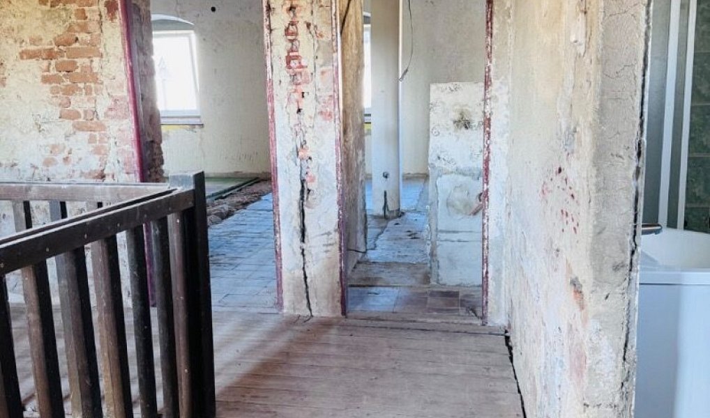 Prodej domu 328 m² s pozemkem 950 m², Vráž – náhled fotky 30