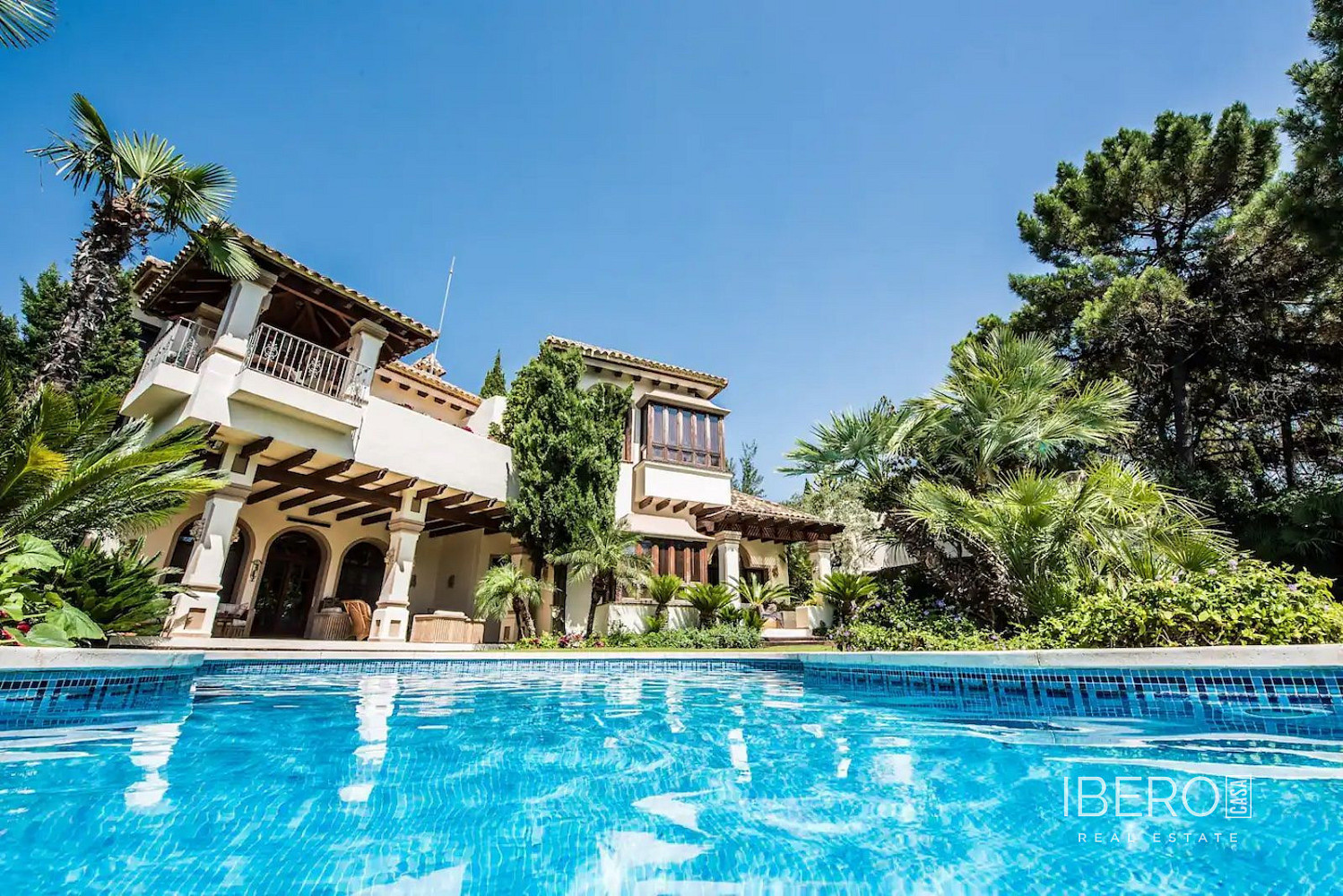Prodej domu 893 m² s pozemkem 4 940 m²