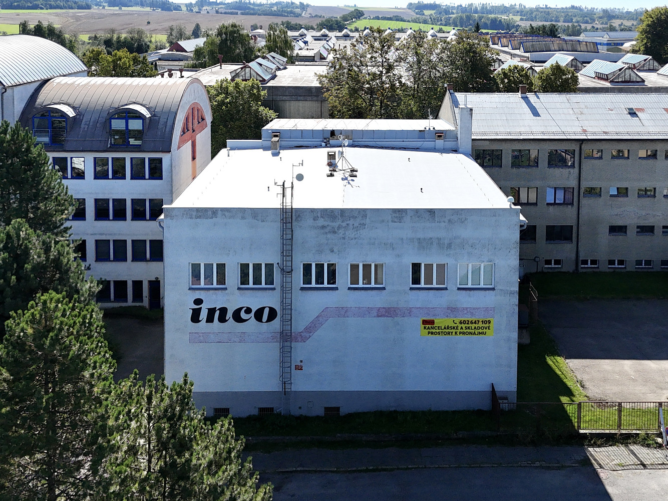 Prodej kanceláře 1 600 m² – fotografie 2