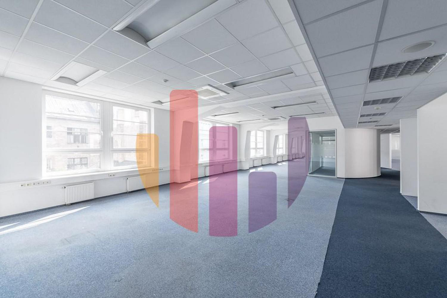 Pronájem kanceláře 554 m² — photo 3