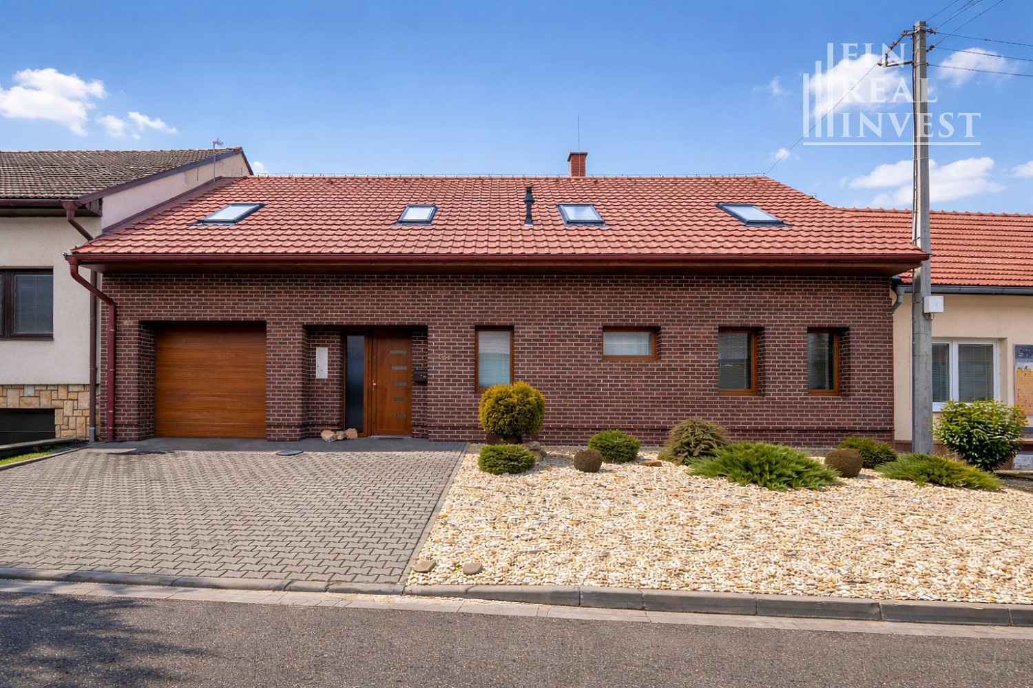 Prodej domu 328 m² s pozemkem 975 m² – fotografie 2