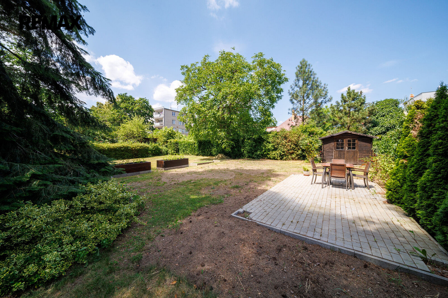 Prodej stavebního pozemku 992 m² – fotografie 2