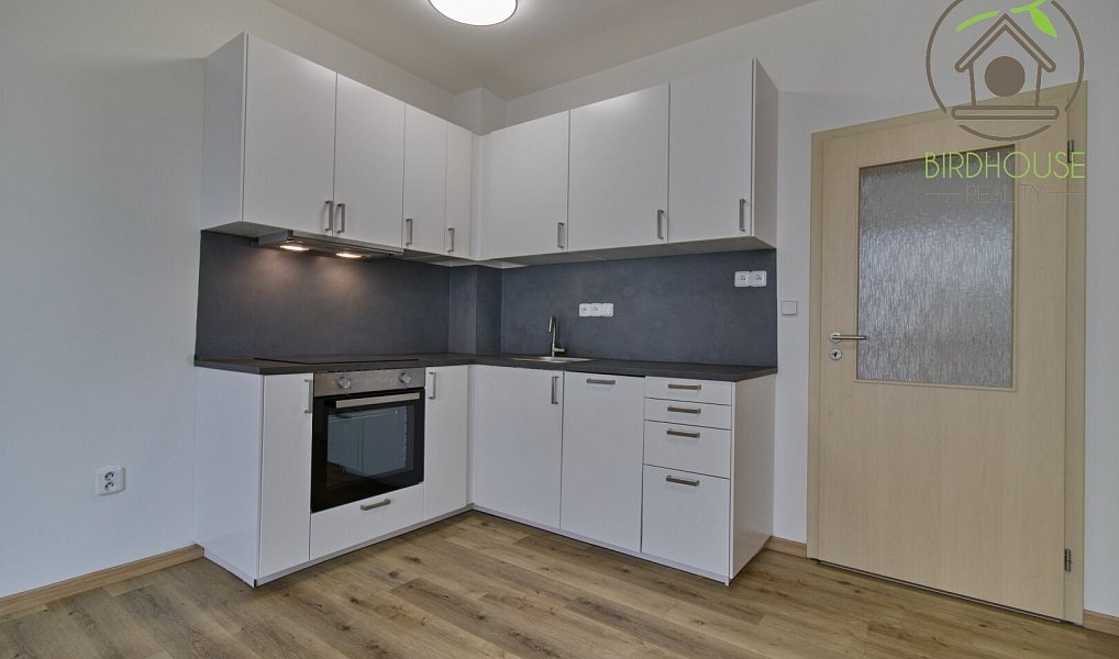 Pronájem bytu 2+kk 69 m², Jesenice – náhled fotky 9