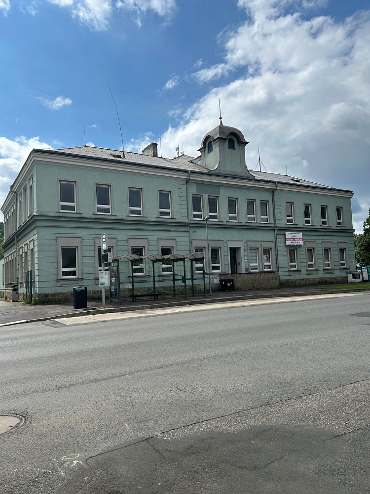 Pronájem kanceláře 300 m²