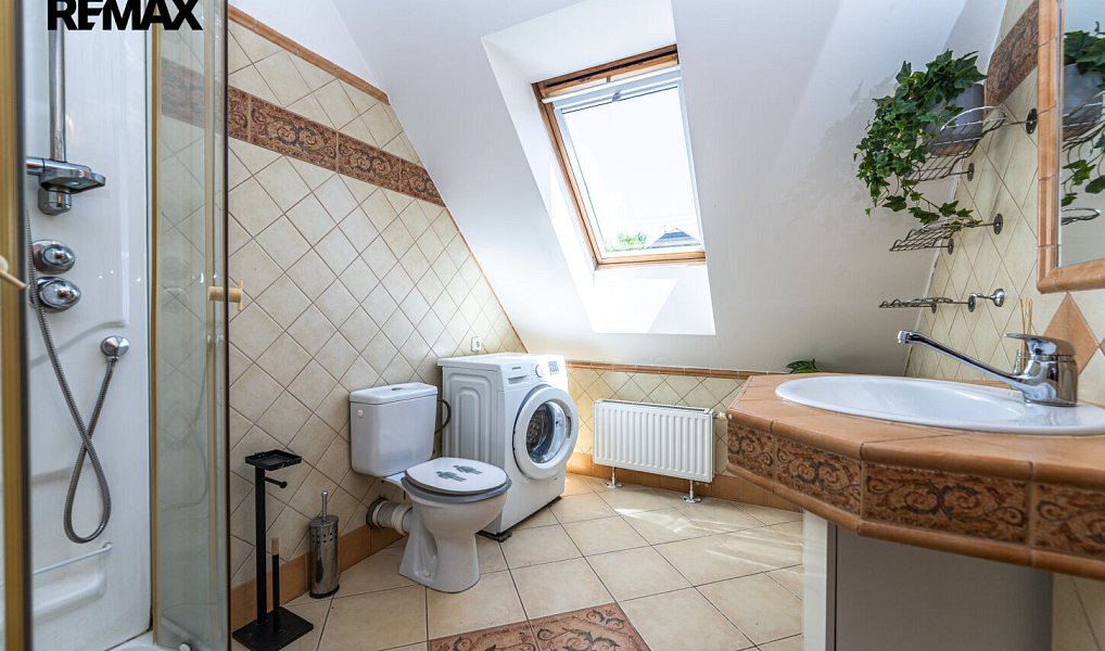 Prodej domu 213 m² s pozemkem 1 886 m², Mirošovice – náhled fotky 17