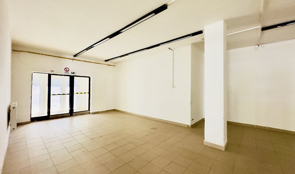 Pronájem obchodních prostor 593 m², Blatná – náhled fotky 3