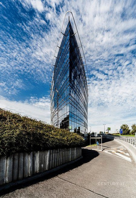 Pronájem kanceláře 883 m²