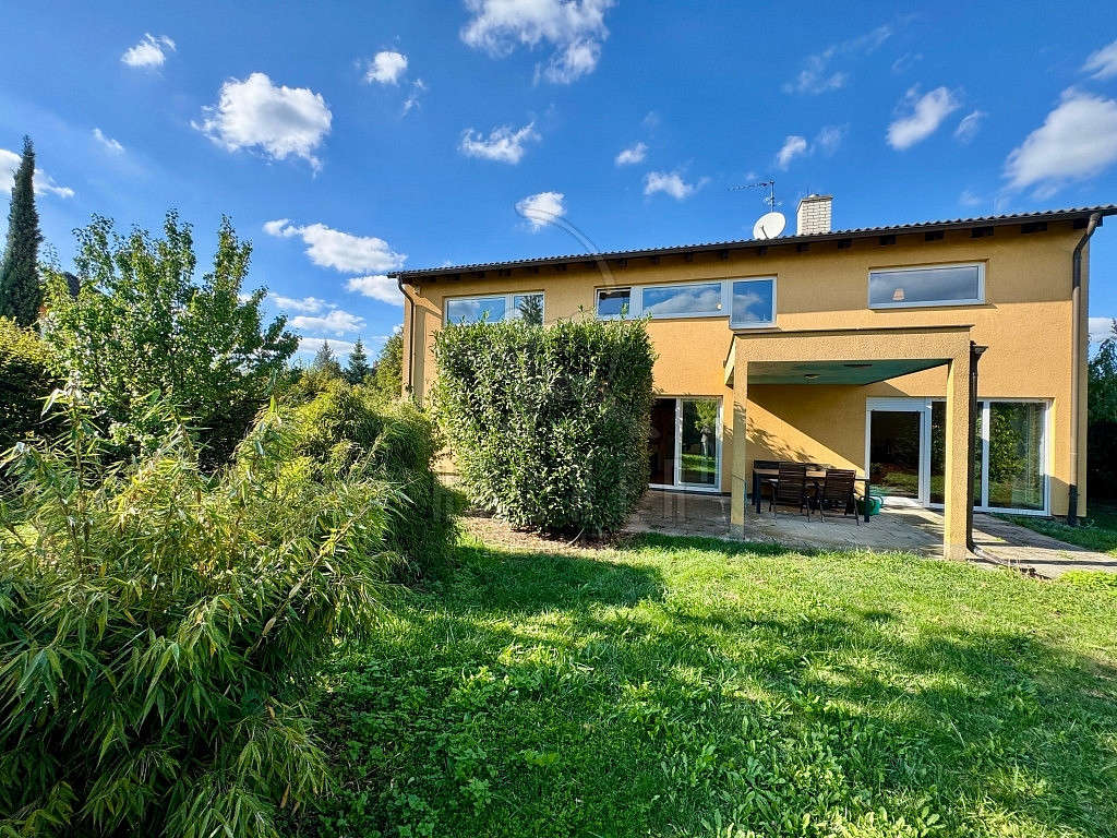 Prodej domu 171 m² s pozemkem 786 m²