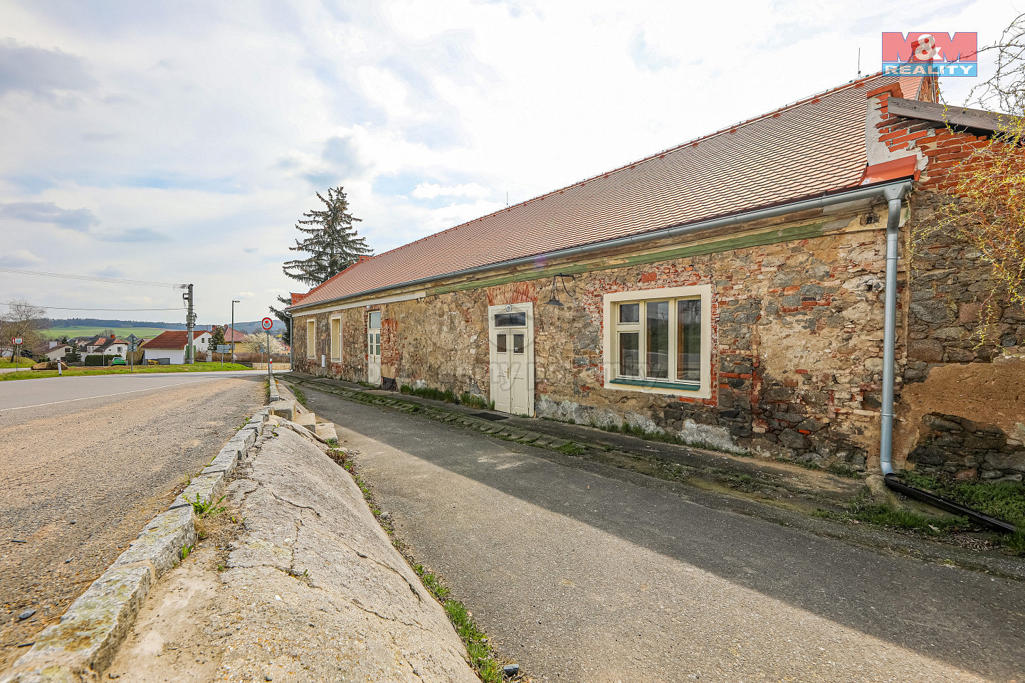 Prodej obchodních prostor 290 m² – fotografie 3