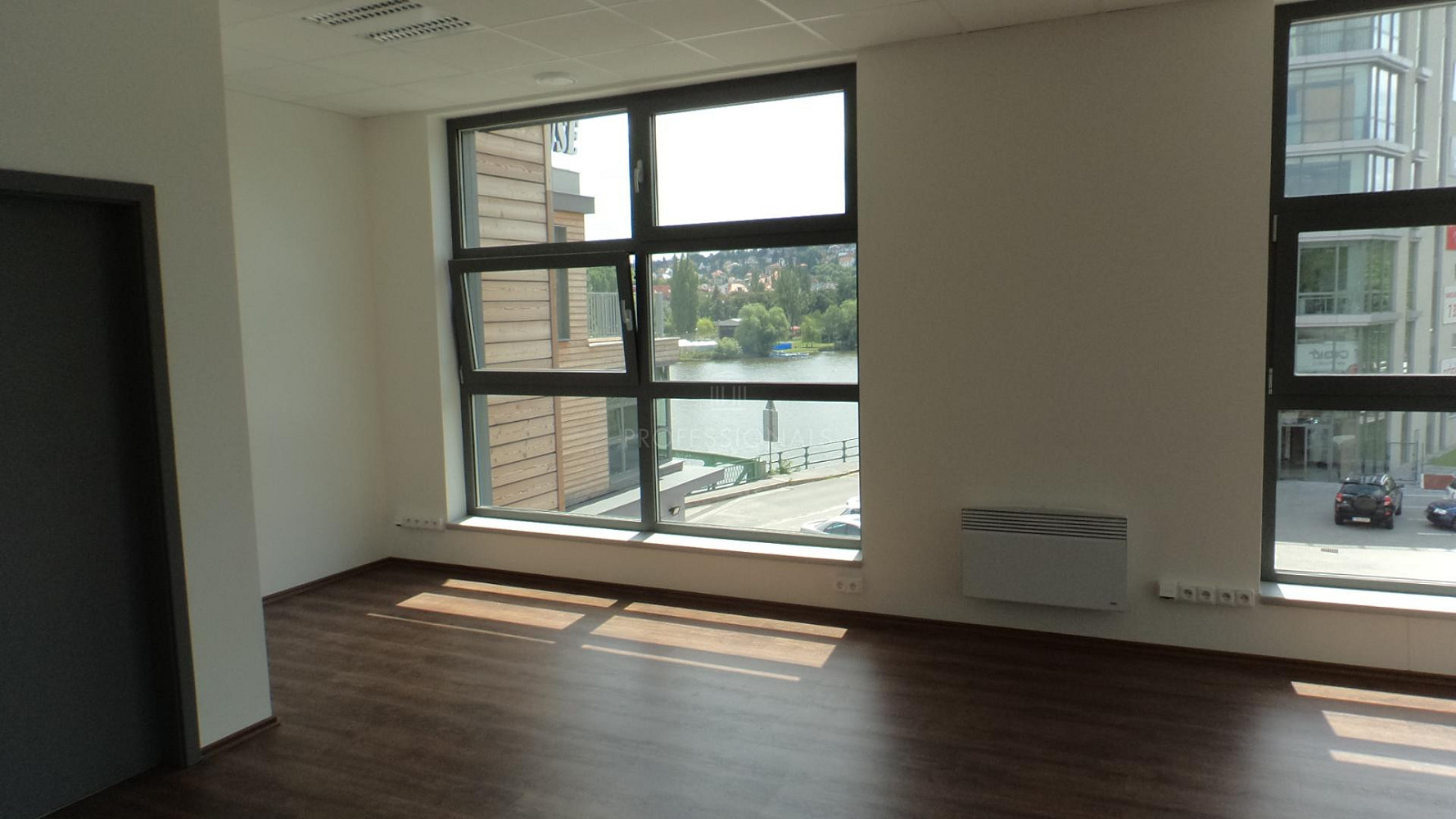 Pronájem kanceláře 52 m² – fotografie 4