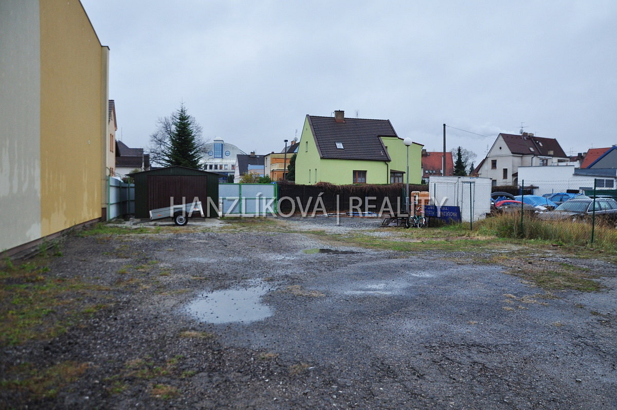 Pronájem parkovací plochy 750m2, Příčná ul.