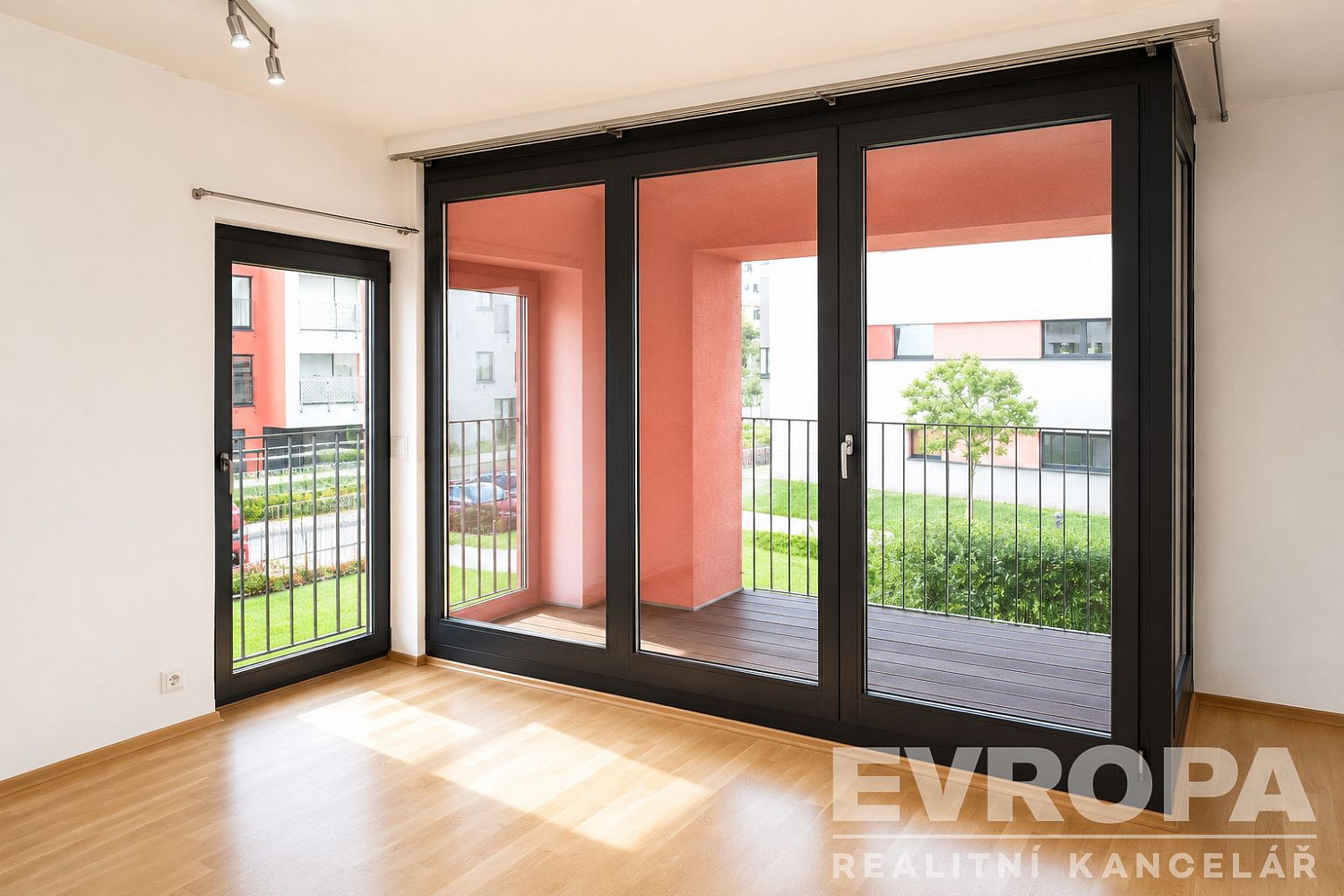 Pronájem bytu 3+kk 80 m² – fotografie 4