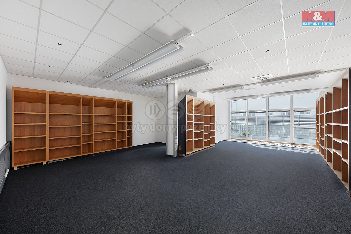 Pronájem kanceláře 300 m² — photo 2