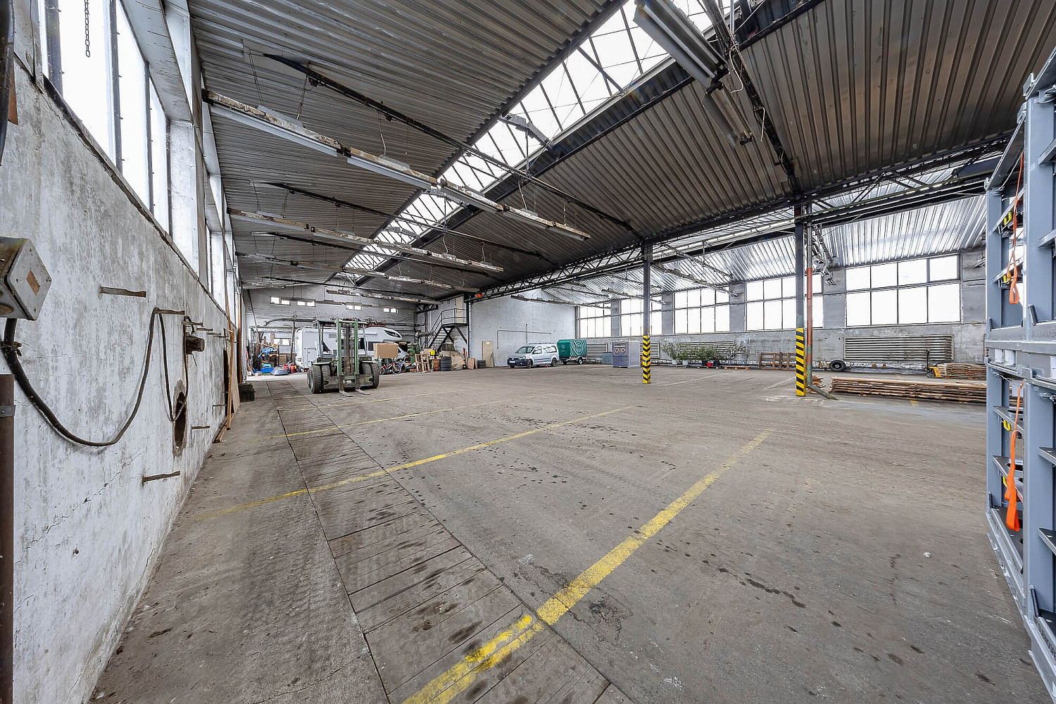 Pronájem skladovacích prostor 650 m² – fotografie 2