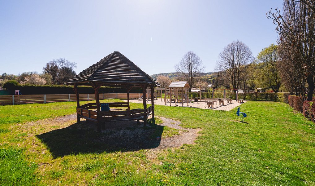 Prodej domu 178 m² s pozemkem 525 m², Dešenice – náhled fotky 30