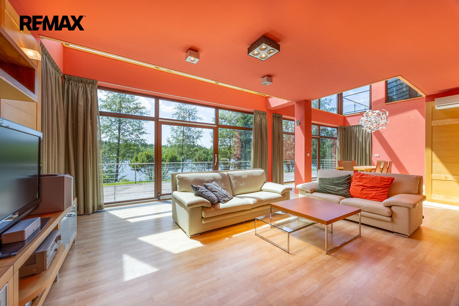 Prodej domu 238 m² s pozemkem 3 192 m²
