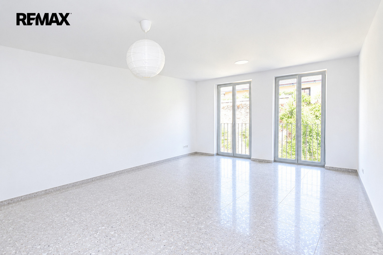 Pronájem bytu 1+kk 35 m² – fotografie 2