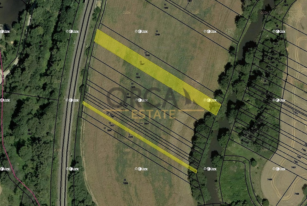 Prodej pozemku 1 813 m²