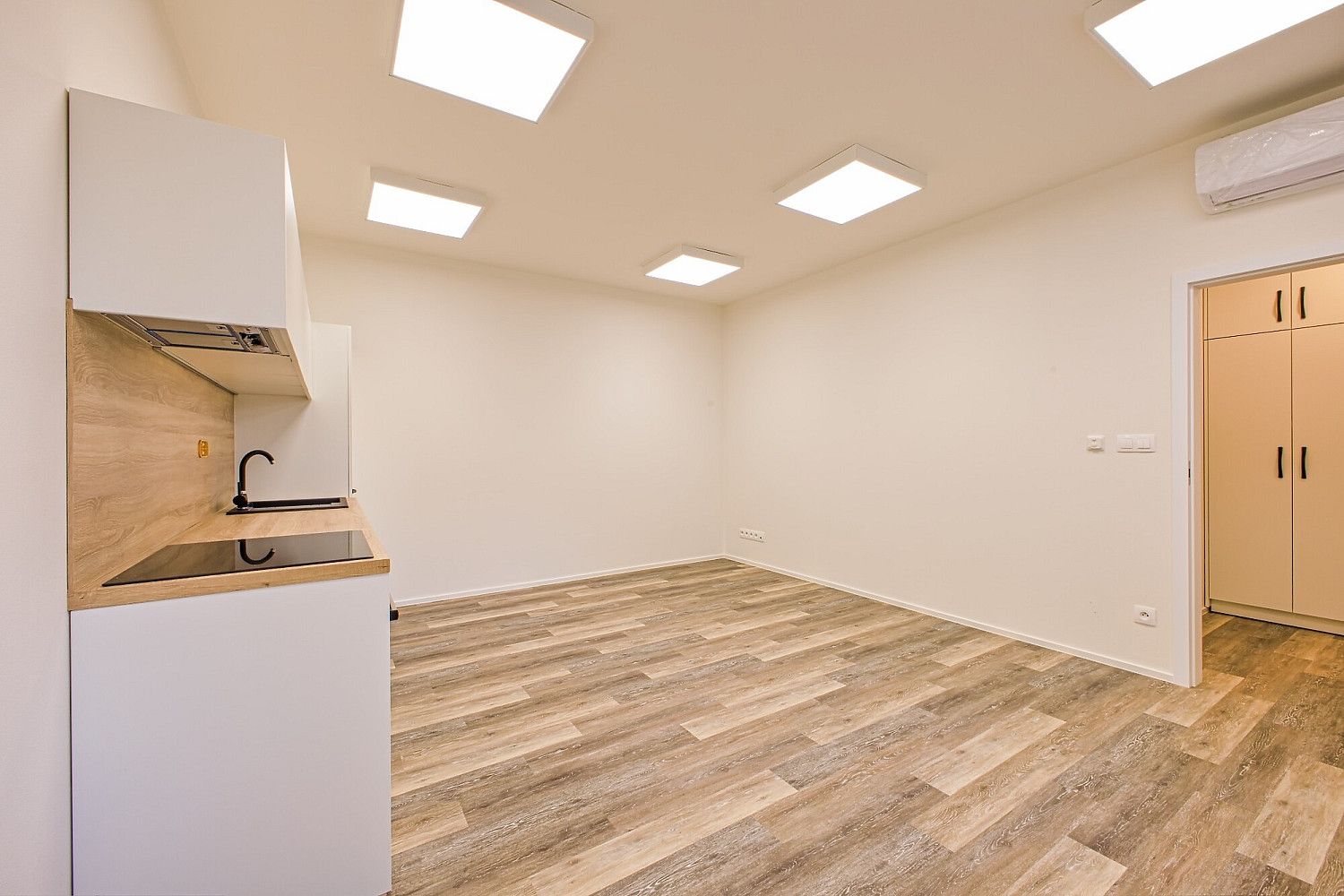 Pronájem bytu 1+kk 31 m² — photo 3