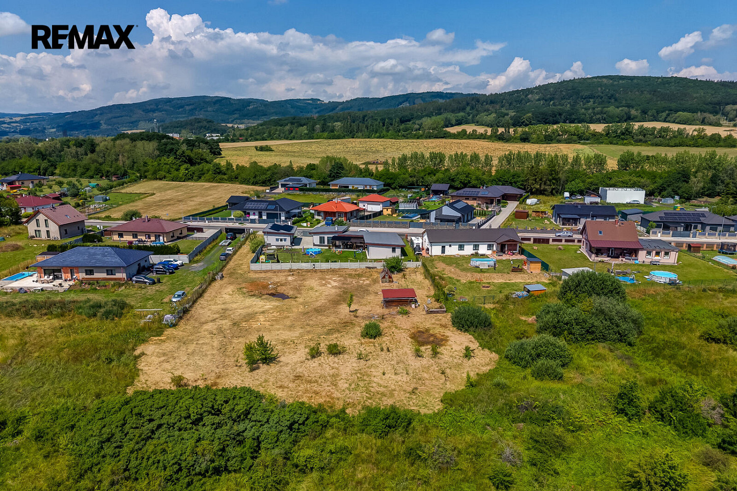 Prodej stavebního pozemku 1 300 m² – fotografie 2