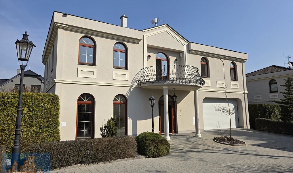 Pronájem domu 243 m² s pozemkem 484 m², Praha – náhled fotky 2