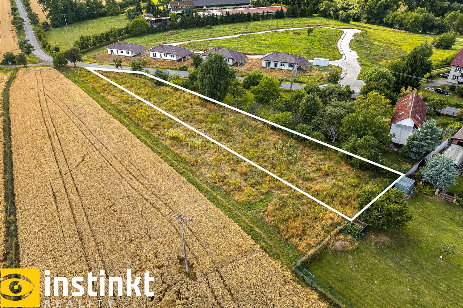 Prodej stavebního pozemku 1 975 m² – pohled 5