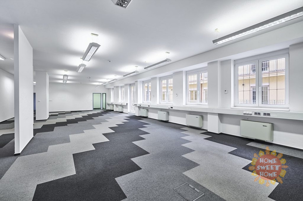 Pronájem kanceláře 246 m² — photo 3