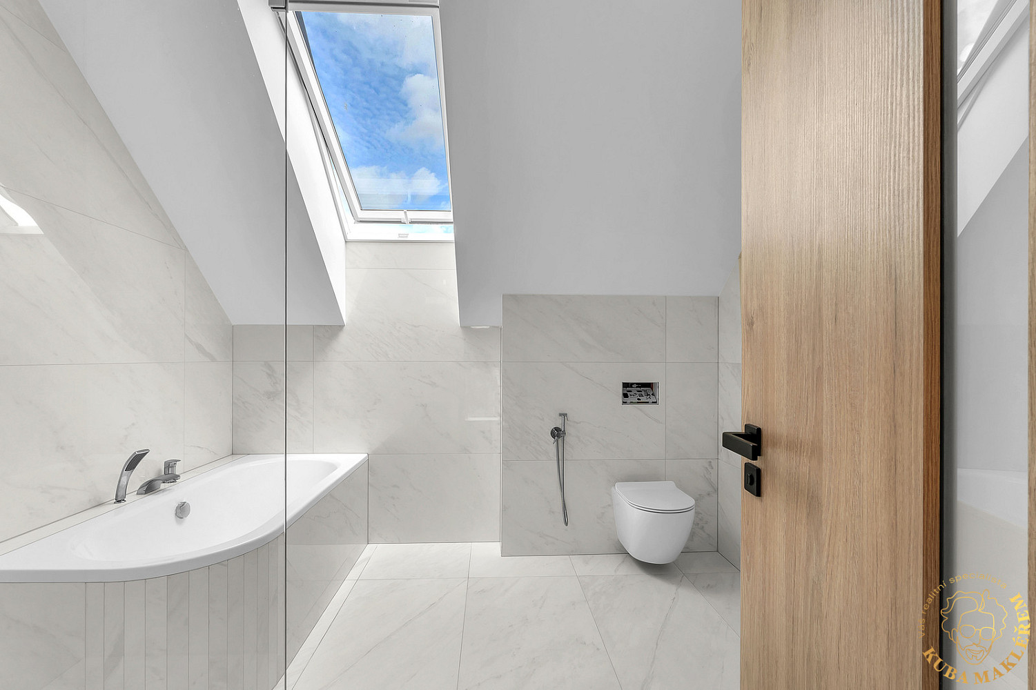 Prodej domu 219 m² s pozemkem 367 m² – fotografie 4