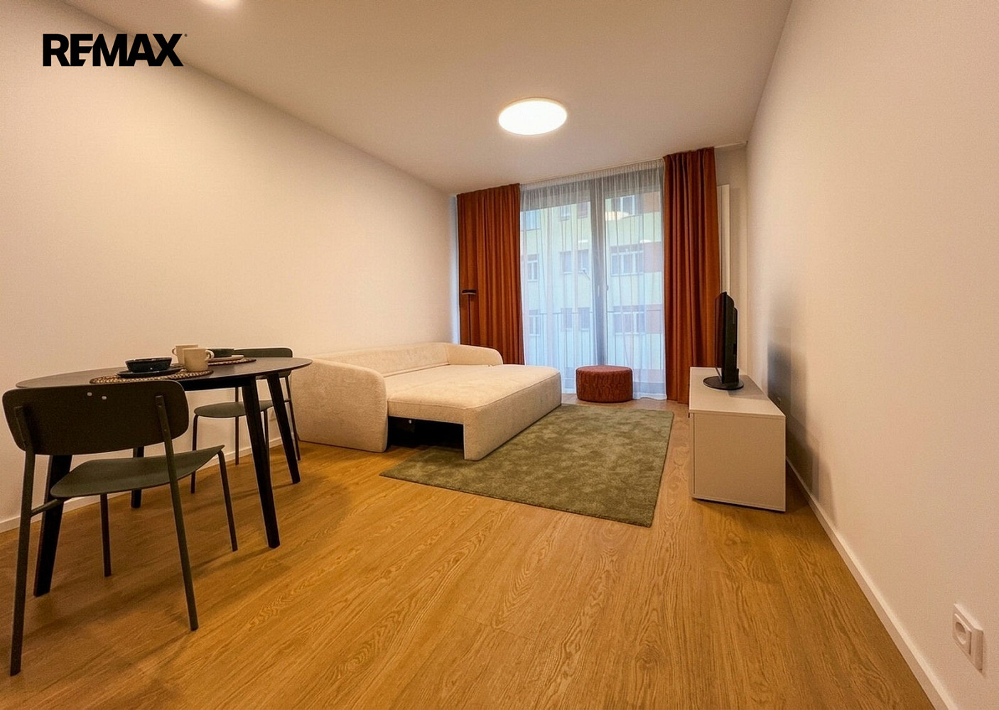 Pronájem bytu 1+kk 30 m² – fotografie 2
