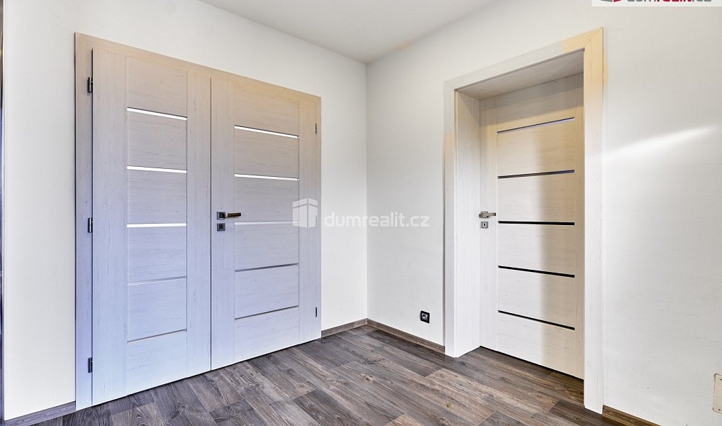 Prodej domu 136 m² s pozemkem 857 m², Nová Role – náhled fotky 22
