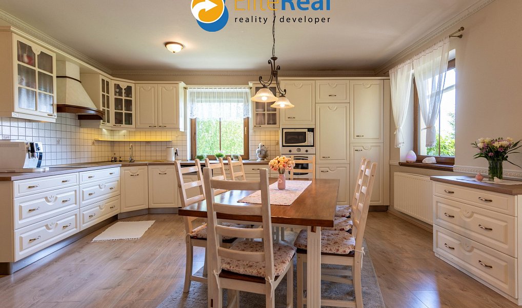 Prodej domu 344 m² s pozemkem 2 194 m², Příkazy – náhled fotky 4