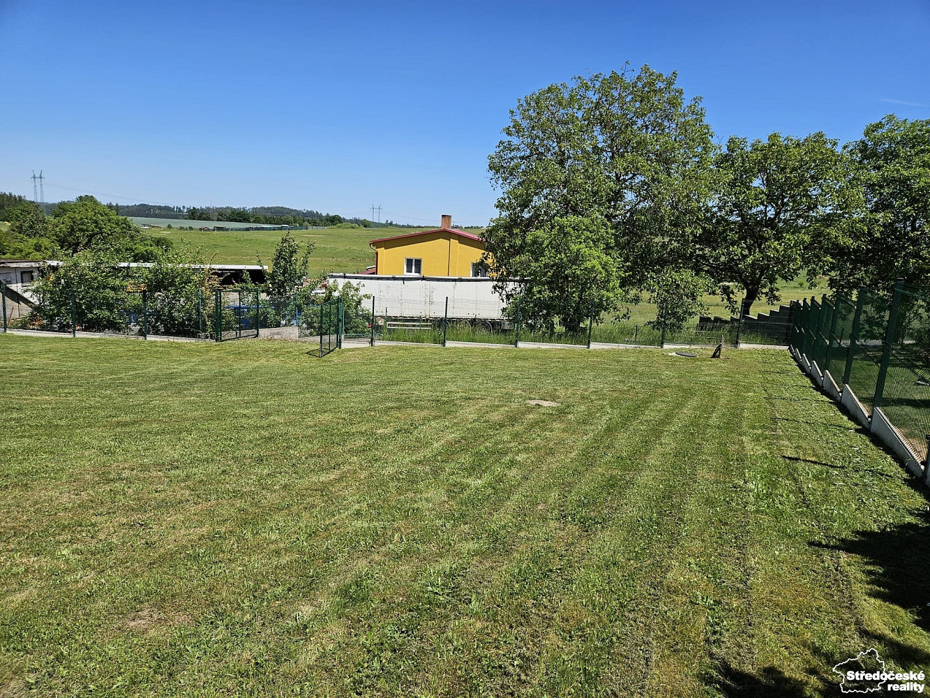Prodej stavebního pozemku 1 702 m² – fotografie 2