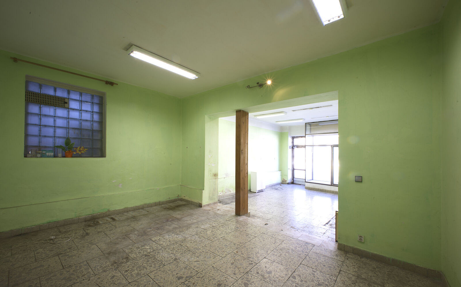 Pronájem obchodních prostor 54 m² – fotografie 4