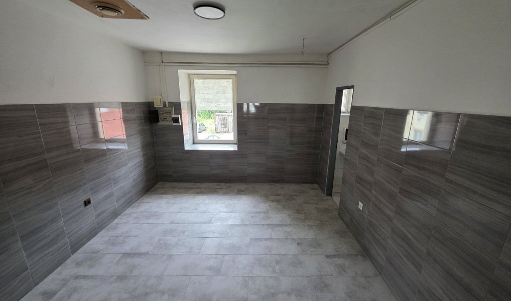 Pronájem obchodních prostor 253 m², Holešov – náhled fotky 7